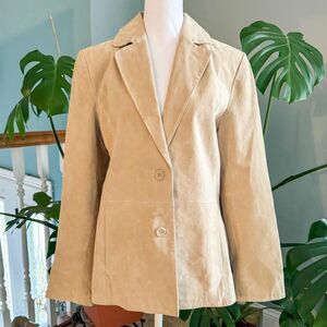 Vintage Siena 100% leather tan suede blazer with a relaxed fit size 8